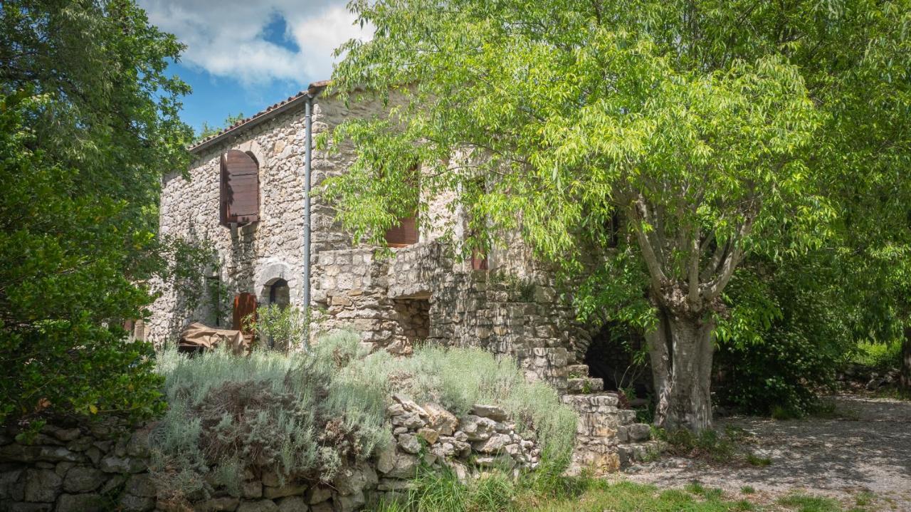 Roulottes Et Cabanes De Saint Cerice Воґ Екстер'єр фото