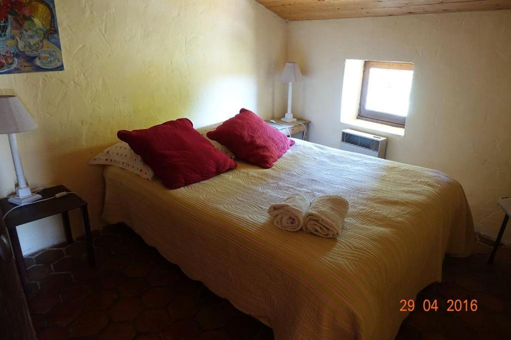 Roulottes Et Cabanes De Saint Cerice Воґ Екстер'єр фото