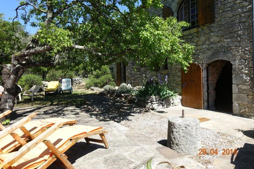 Roulottes Et Cabanes De Saint Cerice Воґ Екстер'єр фото