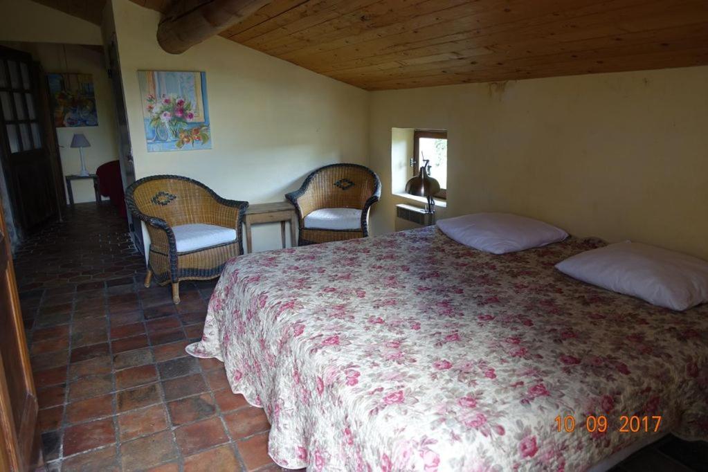 Roulottes Et Cabanes De Saint Cerice Воґ Екстер'єр фото